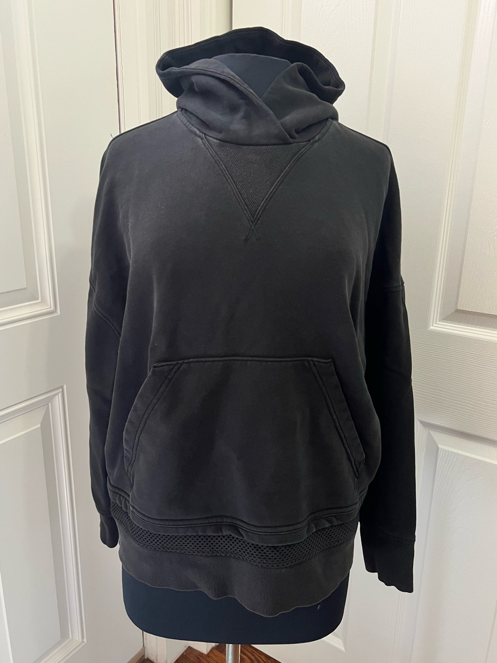 Lululemon Warm Down Workout Mesh Hem Black Pullover Hoodie Sweatshirt
